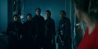 The story follows a teenager who wakes up in a morgue with an unusual artifact embedded in her back. Warrior Nun Staffel 1 Film Rezensionen De