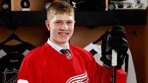 The detroit red wings drafted defenseman dennis cholowski in the first round of the 2016 nhl entry draft on friday. Red Wings Agree With Defenseman Dennis Cholowski