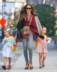 Sarah jessica parker sjp nyc eau de parfum | spray fragrance for women, 3.4 oz/100 ml. Sarah Jessica Parker In The Burberry Blanket Coat Vogue