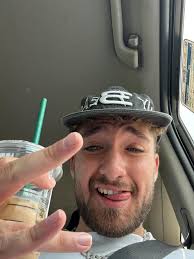 GUAYA CON EL BAIFO 🐐@QUEVEDO.PD DISPONIBLE EVERYWHERE El lulu con Pedrito  el dúo que nunca fallaaaaa Un vídeo musical de @velodrome Dirección  creativa @velodrome Director_ @jeanlafleurr DoP_ @matrimoni____ Production  company: @somosnitro______________ ...