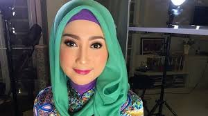 Nike ardilla ретвитнул(а) hey jude. Beredar Viral Foto Jadul Desy Ratnasari Bareng Mendiang Artis Cantik Netizen Heboh