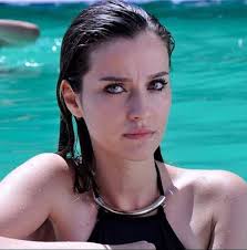 She actually comes from ankara, turkey but she stayed in germany for a long time. Irem Helvacioglu Son Haliyle Herkesi Sasirtti Kendine Neler Yaptin Irem Ozcan Deniz Le Geri Donen Irem Estetikli Cikti Galeri Takvim