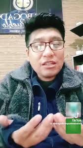 Un padre consulta para reducir el pago de la asistencia familiar y el  abogado le da una respuesta que no esperaba Video: El abogado de pueblo Tik  Tok