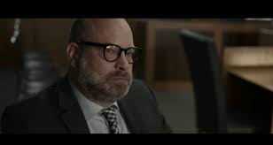 Aber Bergen S02E07: knælding, hestehaler og Aber på tiltalebenken