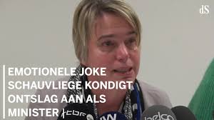 Meer informatie over joke schauvliege? De Standaard Ds Video Emotionele Joke Schauvliege Kondigt Ontslag Aan Als Minister Facebook