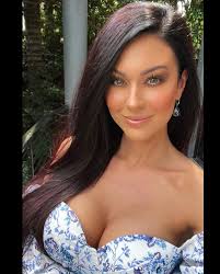 Life is too short to wake up with regrets. * So love the people who treat  you right, forgive the ones that don't and believe that everything happens  for a reason. *