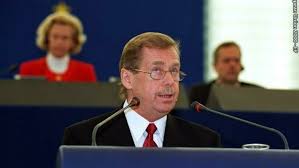 Pavel rychetský je kritizován za to, že jako předseda ústavního soudu podpořil zrušení části volebního zákona, který jako místopředseda vlády před lety prosazoval. Info Cz Havel Malem Prisahal Na Socialismus Prezidentsky Slib Si Ale Z Prstu Vycucal Rychetsky