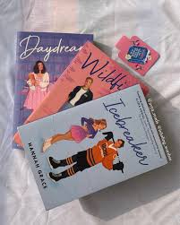 𝐁𝐎𝐎𝐊 : Wildfire (#2 Maple Hills) 𝐆𝐄𝐍𝐑𝐄 : Romance 𝐀𝐔𝐓𝐇𝐎𝐑 :  @hannahgraceauthor 𝐑𝐀𝐓𝐈𝐍𝐆 𝐑𝐄𝐕𝐈𝐄𝐖 : Hannah Grace never  disappoints! When I read Icebreaker, I knew that I'll be reading a