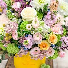 One of our local florists will deliver your flowers personally to the address of your choice! Luxury Spring Flowers Box Luxury Collection Best Online Flower Shop Milan