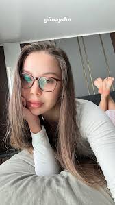 Sinem Özgürs Feet << wikiFeet