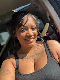 Courtney Iliff's Instagram, Twitter & Facebook