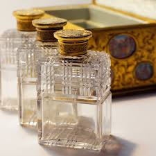 2025 Auction Lot 6: Important Gilden Age & Art Nouveau Perfume Presentation  sold at the 1900 Exposition Universelle in Paris. The exceptional box made  of cardboard and paper perfectly simulating a bronze