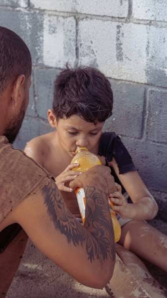 🙏🇻🇪 El desgarrador testimonio de Mateo., Mateo, el niño que sobrevivió al terremoto de Venezuela, ha conmovido al país al relatar la pérdida de su madre. "Mi mamá dejó de respirar ayer a las 7:30", ...