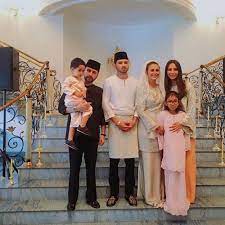Pelakon, juliana evans, menggantikan mira filzah sebagai hos musim terbaru program mahligai cinta, yang bakal menemui penonton tv3, mulai 4 januari depan. Rupa Rupanya Suami Pelakon Juliana Evans Yang Bukan Calang Calang Orang Jom Lihat Biodata Beliau Pasti Ramai Terkejut Besar Kongsi Media Viral