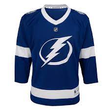 Follow along as the tampa bay lightning look to defend their 2020 stanley cup championship in the 2021 playoffs. Youth Replica Jersey Nhl Tampa Bay Lightning Home Sportartikel Sportega
