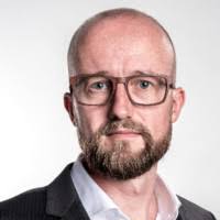 100+ ملفًا شخصيًا يحتوي على “Edinger”