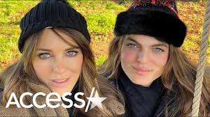 Elizabeth hurley‏подлинная учетная запись @elizabethhurley 19 янв. Elizabeth Hurley And 17 Year Old Son Look Like Identical Twins In Cute Christmas Selfie Youtube