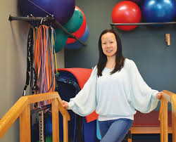 'She's an inspiration': Chinese woman overcomes obstacles, tragedy to earn  physical therapist assistant degree in Oak Ridge