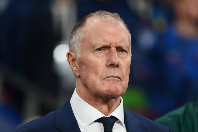 Sir Geoff Hurst health fears as World Cup hero is 'rushed off stage at  event after sudden bleeding'