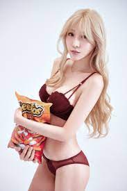 勃起軍暴動！美麗妄娜車頭燈狂晃火辣尬奶翁子涵- 自由娛樂