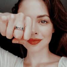 Kenna Hunter. (@mercenarybird)