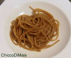 Pasta Al Vino Rosso Aglio Olio E Peperoncino Ricetta Povera Il Chicco Di Mais Http Blog Giallozafferano It Ilchiccodimais Pa Ricette Cibo Etnico Vino Rosso