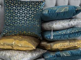 Check spelling or type a new query. Lot De 2 Coussins En Velours Bleu A Motif Feuilles Dorees 45 X 45 Cm Freesia Beliani Fr