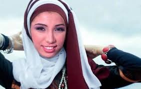 Dounia batma news, gossip, photos of dounia batma, biography, dounia batma boyfriend dounia batma is a 29 year old moroccan singer. Who Is Dounia Batma Dating Dounia Batma Boyfriend Husband