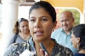 SE APUNTAN LESLIE HENDRICKS Y GABY ANGULO PARA LA REELECCIÓN