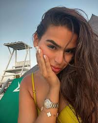 Living the youngest days of my life 🤸🏽‍♀️✨🪐🩵