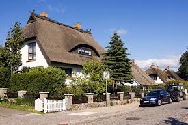 With a roof pitch of up to 60° the interspace between the laths should be a maximum of 0.35 m. Schilfdach Definition Und Synonyme Von Schilfdach Im Worterbuch Deutsch