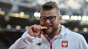 Jedynym groźnym rywalem wydaje się być amerykanin rudy winkler, który posyłał w tym roku młot na odległość ponad 82 metrów. Me Berlin 2018 Najwieksze Szanse Polakow W Rzucie Mlotem Polsat Sport