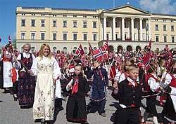 Har du lyst til å dele dine bilder med norges befolkning på nasjonaldagen? 17 Mai Grunnlovsdag Wikipedia