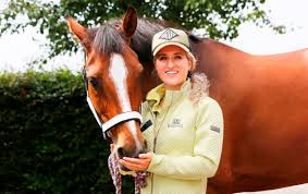 's lands meest bekende paardenmeisje britt dekker heeft een probleempje met haar paard george. Britt Dekker Komt Met Een Dressuur Clinic Naar De Landbouwshow Landbouwshow Opmeer