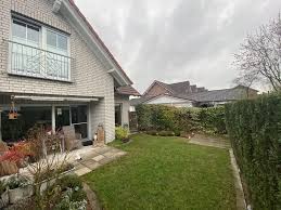 110 m² wohnflache verteilen sich auf zwei gleich große kinderzimmer, ein elternschlafzimmer, ein tageslichtbad mit badewanne und dus. Haus Zu Vermieten Zaunkonigweg 13 33758 Schloss Holte Stukenbrock Schloss Holte Stukenbrock Mapio Net