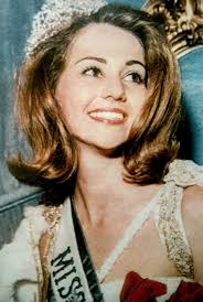 Beneath the Crown (Short 2016)