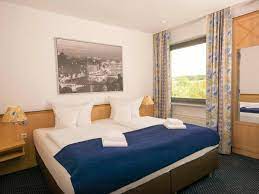 With a coveted peachtree street address near atlanta's top attractions and sights, our historic landmark hotel exudes southern sophistication blended with old fashioned hospitality. Hotel Near By Hannover Updated 2021 Prices
