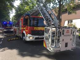 Auf das rathaus sind die einwohner zu recht sehr stolz. Feuerwehreinsatz Kellerbrand Mit Menschenrettung Uber Drehleiter Marl