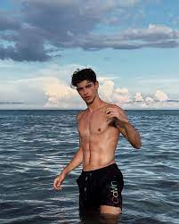 Manu rios naked