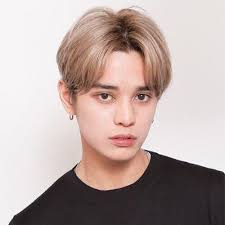 The most loved and hated haircut of the '90s is back! The Curtain Haircut Interesting Ways To Wear Curtains In 2021