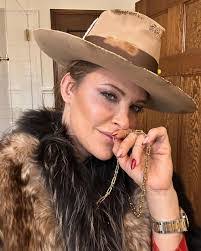 Donna Alfieri's Instagram, Twitter & Facebook