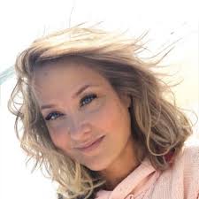 Wendy Emerson ☮️ (@willowcreekjlry)