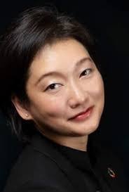 Mary Dullea's Instagram, Twitter & Facebook