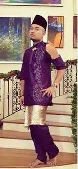 Baju ini boleh dipakai oleh kaum lelaki dan wanita. Sejarah Baju Melayu Yang Dulunya Dikenali Sebagai Baju Kurung Soscili