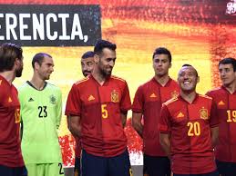 유로2020 중계 tvn과 티빙에서 중계하는군요. Arsenal Supporters Noticed What Santi Cazorla Did During Spain S New Euro 2020 Kit Squad Photo Football London