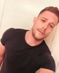 Cut or uncut?, Now that it’s been several months since I had a haircut, and  salons are about to reopen here in Sydney. Keep it long? Or go nice and  short again?, (I kinda want you to vote short)