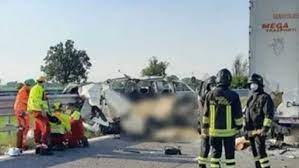 Milano) coda tra bivio a1/diramazione fiorenzuola e bivio a1/fine. Incidente A1 5 Morti Chi Sono Le Vittime A Bordo Del Doblo