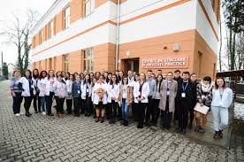 Universitatea de medicină, farmacie, științe și tehnologie „george emil palade din târgu mureș (scurt umfst), în maghiară marosvásárhelyi orvosi, gyógyszerészeti, tudomány és technológiai egyetem (scurt mogytte), este o instituție de învățământ superior de stat și de cercetare din târgu mureș, românia, considerată a fi una dintre cele mai prestigioase, cu statut. Blogul Studentului Universitatea De MedicinÄ Farmacie ÈtiinÈe Èi Tehnologie George Emil Palade