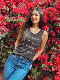 Victoria justice jeans vêtements de créateur idées de style idées de mode tenues indie style. Victoria Justice Style Clothes Outfits And Fashion Page 11 Of 90 Celebmafia