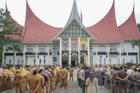 Apel Pagi ASN – Senin, 7 Juli 2025 Dipimpin langsung oleh Wakil Bupati Solok  Selatan H. Yulian Efi, apel pagi ini menjadi momentum penting dalam  memperkuat komitmen dan semangat kerja seluruh Aparatur